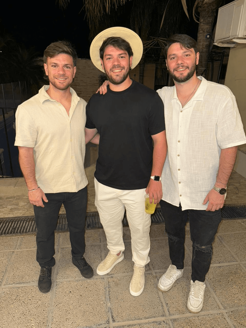 Equipo de Maro Burgers en el local