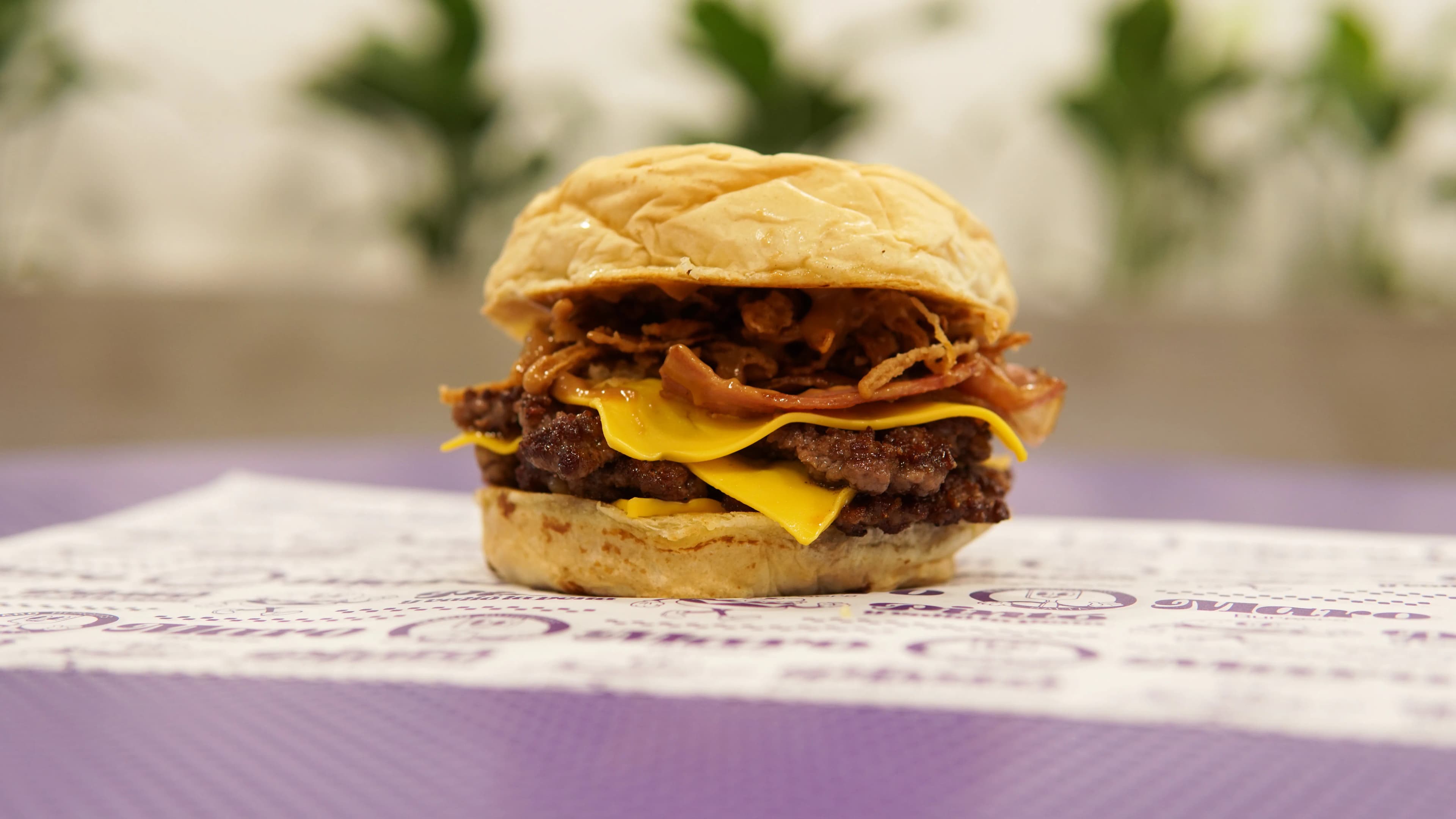 Hamburguesa Maro Burger con cheddar y bacon